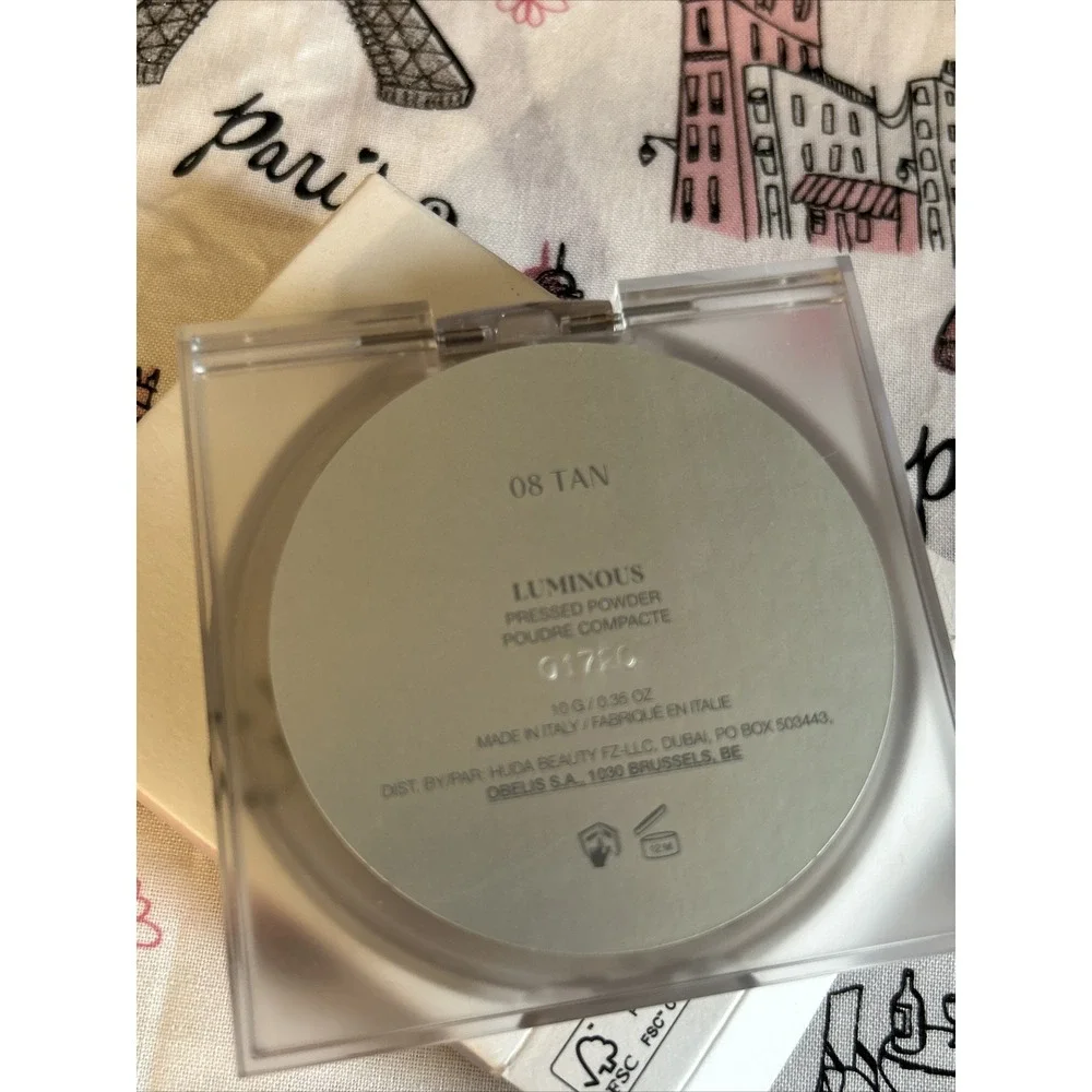 GloWish by Huda Beauty Lightweight Blurring Pressed Powder 08 Tan
